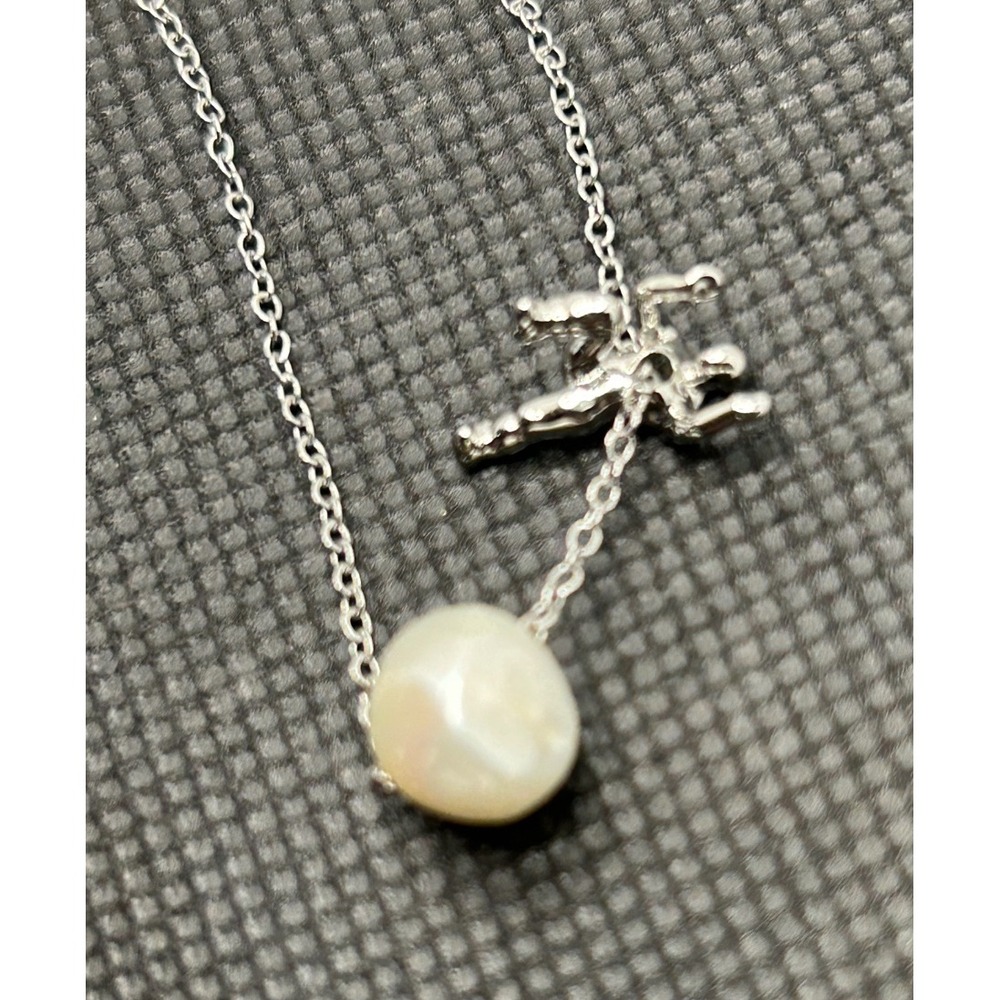 Silver‎ Tone Climber Holding Pearl Pendant Necklace Fashion Jewelry